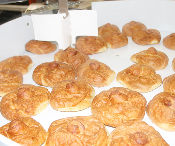 Ryan rotary utility slicer slicing croissants